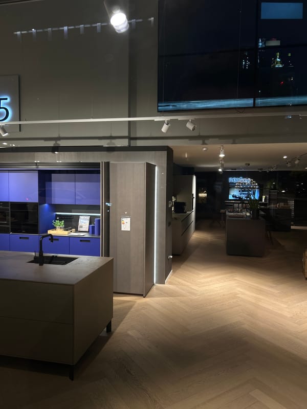 Routine Berlin street scenes documented during Saturday evening hours