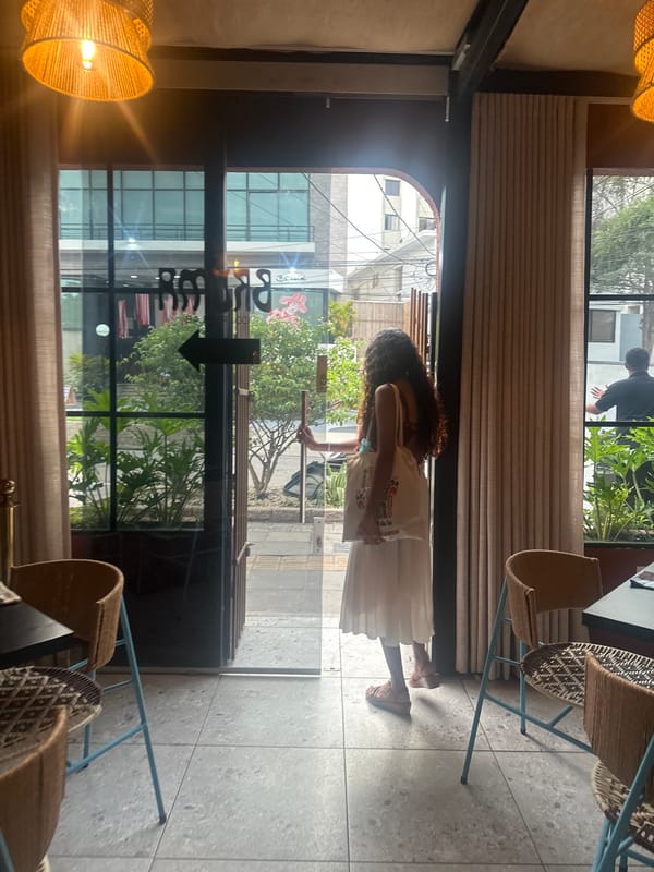 Evening coffee culture and street life in Barranquilla