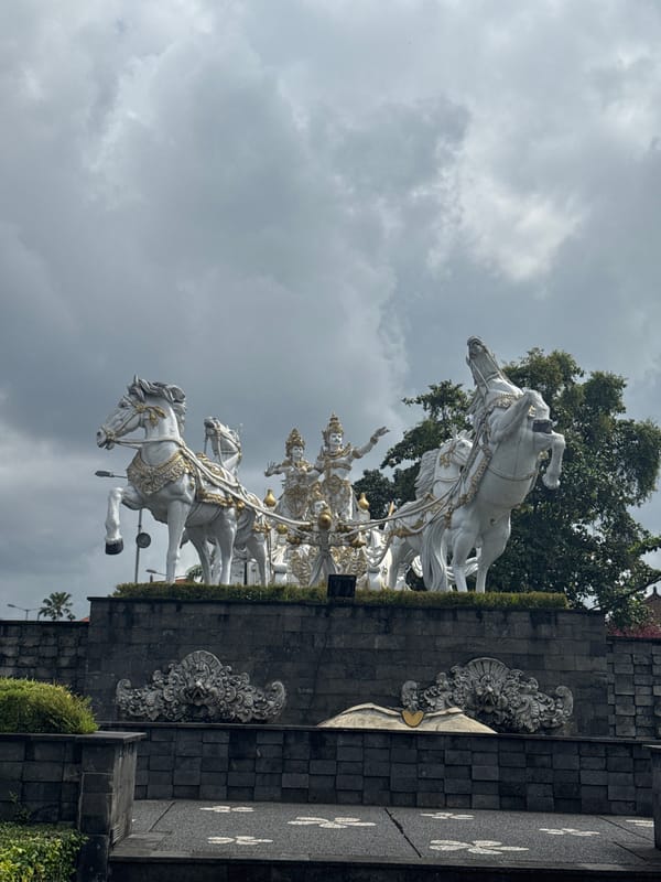 Urban wandering captures statues, cafes, and botanical displays