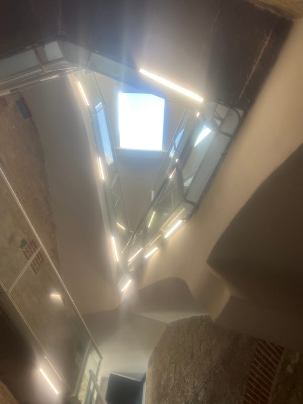 Interior architecture tour documented in Puebla building