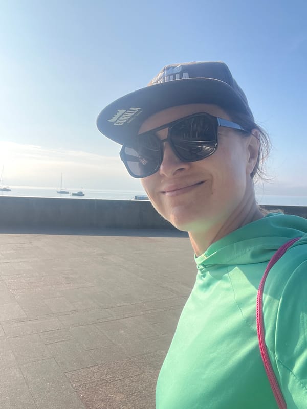 Person spotted in branded cap and hoodie in Yevpatoriya