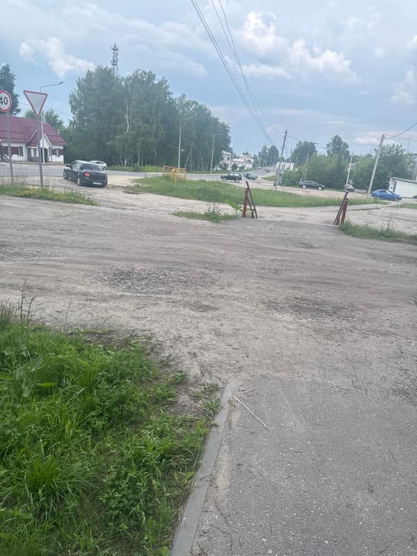 Afternoon walk through Krasnye Baki's paths and streets