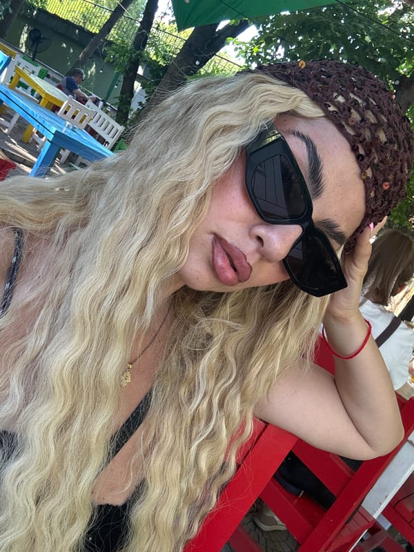 Outdoor dining with selfies and seasoned fries