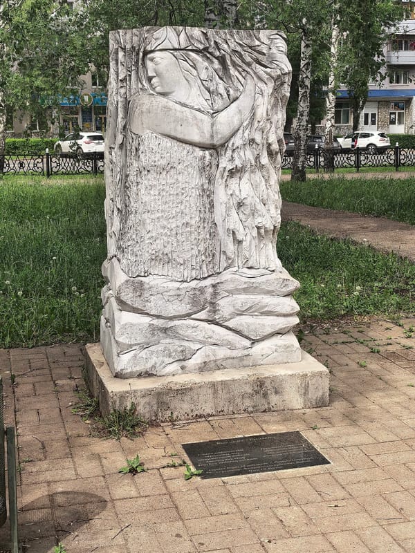 Morning walk documented through Sterlitamak park and sculptures