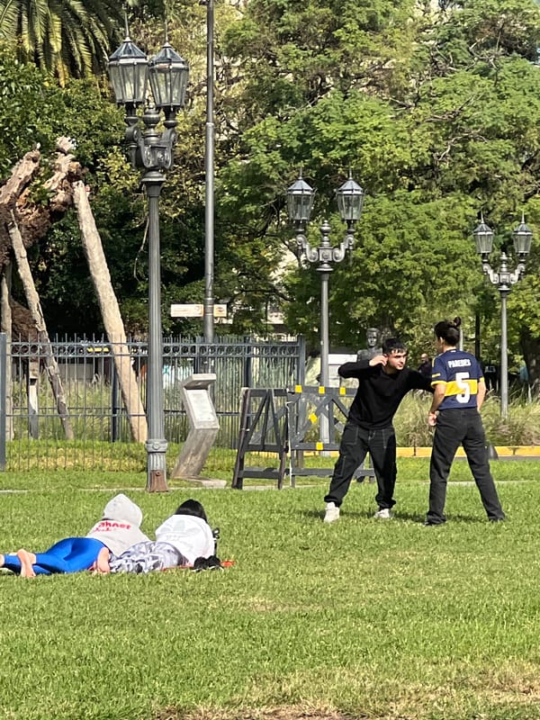 Afternoon life unfolds in Buenos Aires park