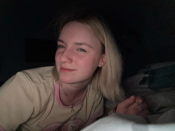 Woman documents quiet evening at home with cat in Russia