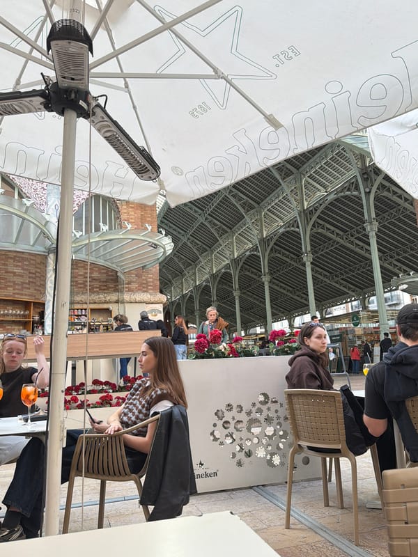 Afternoon cafe scene in Valencia draws social diners