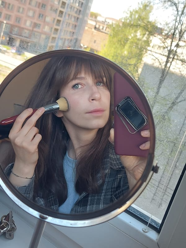 Woman documents morning routine with selfies in Saint Petersburg