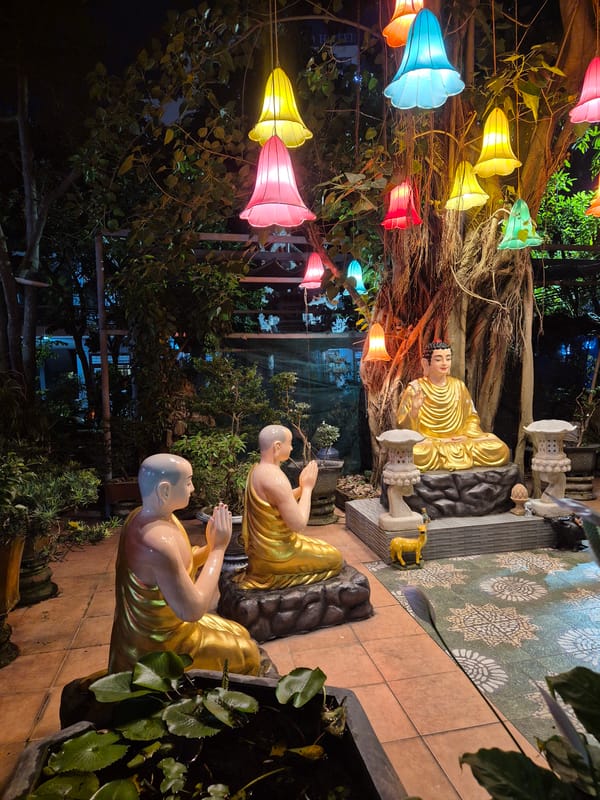 Evening temple visits and beach walks documented in Đà Nẵng