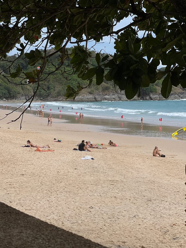 Witness documents 13-minute beach scene with beachgoers and coastal views