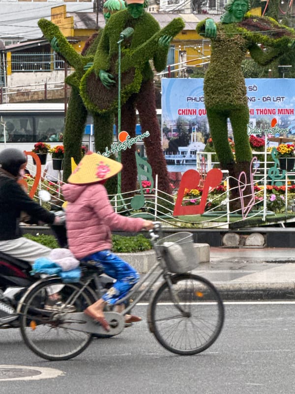Rainy evening street life around Da Lat's Xuan Huong Lake
