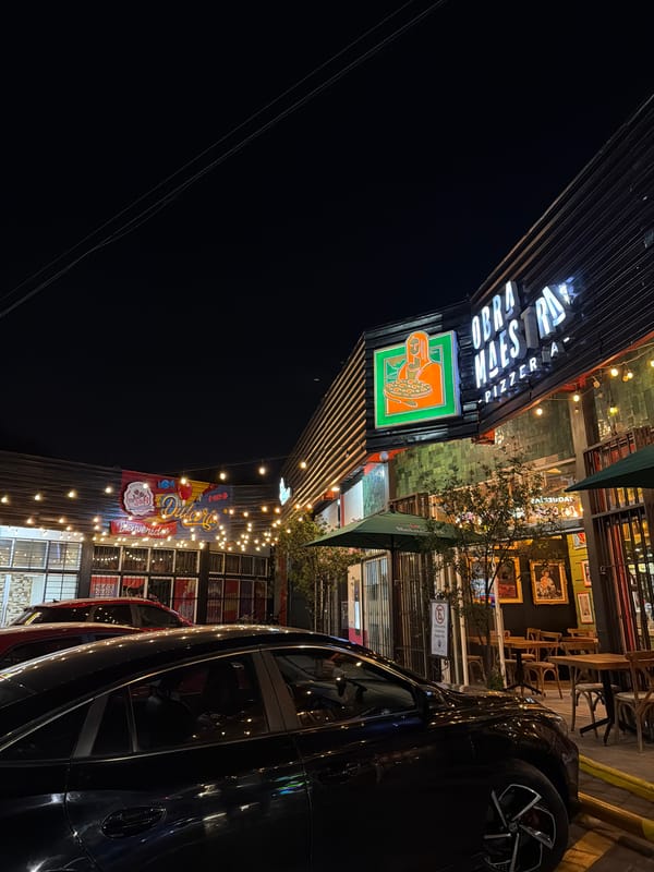 Late night dining at Obra Maestra Pizzeria in Cholula