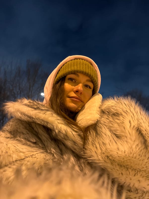 Winter family evening documented in snowy Odintsovo playgrounds