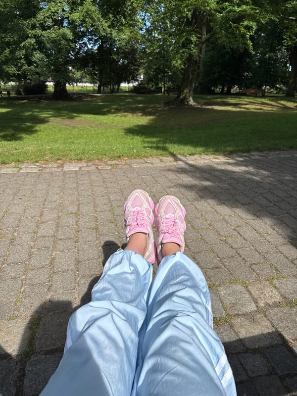 Afternoon visit to botanical garden with dining and exhibits