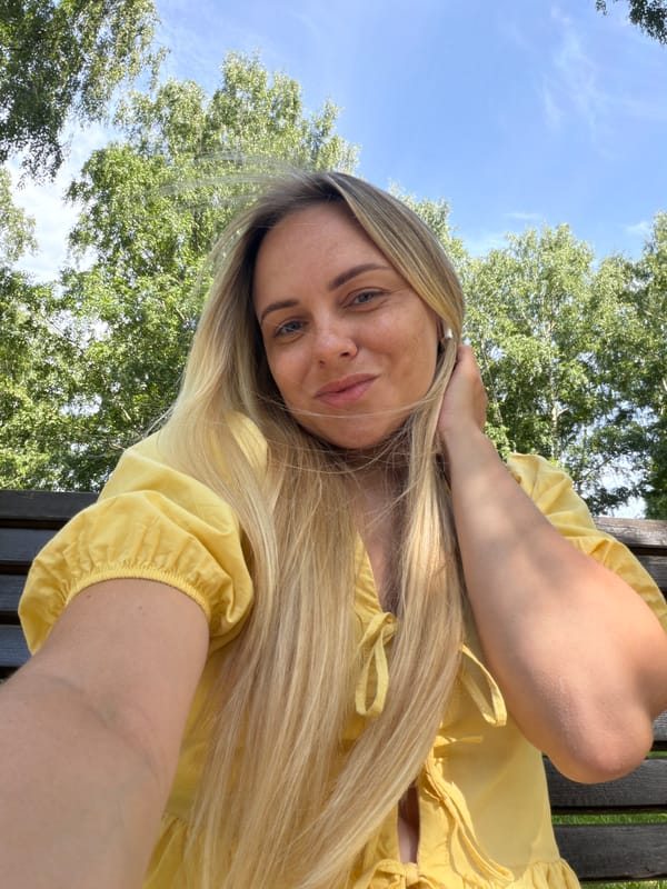 Afternoon in Votkinsk: park bench portraits and a local hockey event