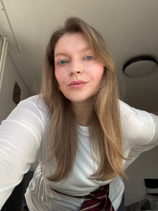 Morning snapshots capture cat, selfies, flowers in Izhevsk