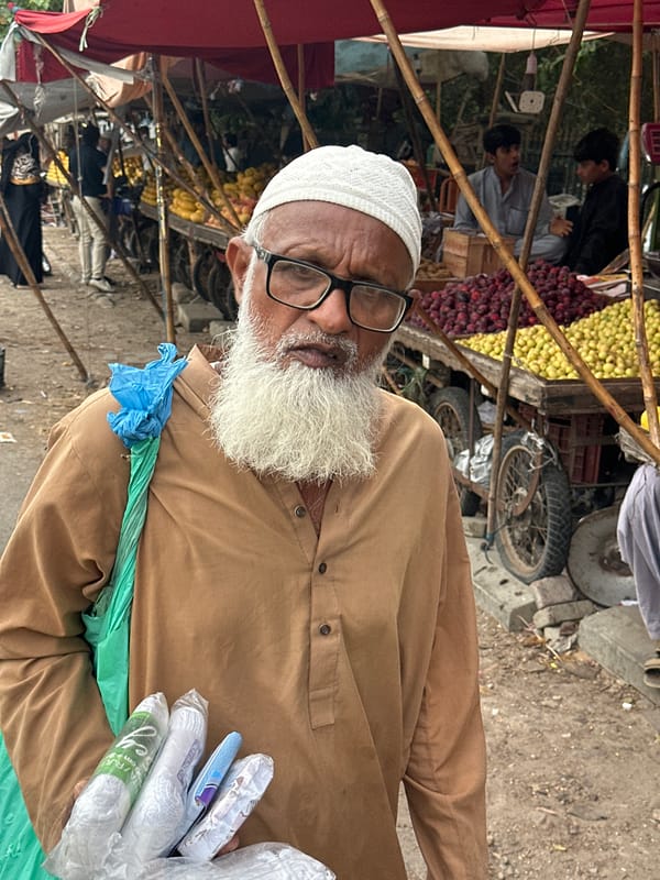 Everyday life across Karachi's busy streets and markets