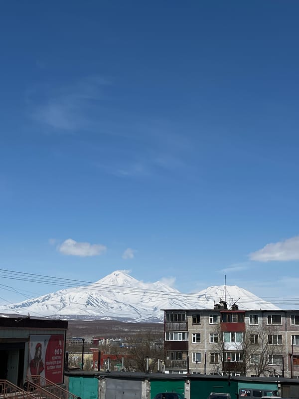 Clear morning scenes captured in Petropavlovsk-Kamchatsky residential areas