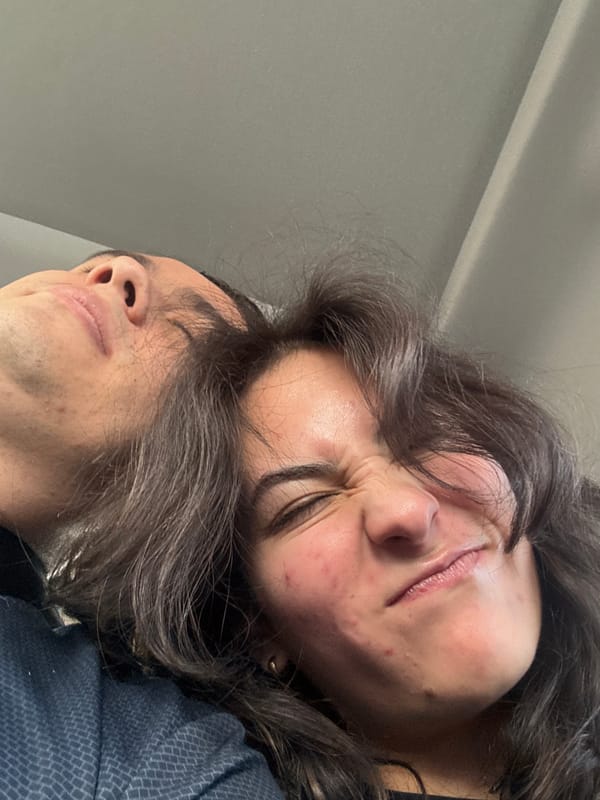Close-up photo captures two people in Cuesta Blanca, Mexico