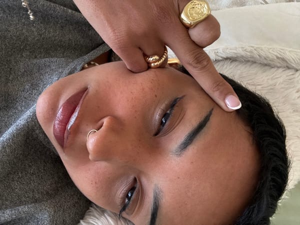 Person poses with raised finger in Mexico City