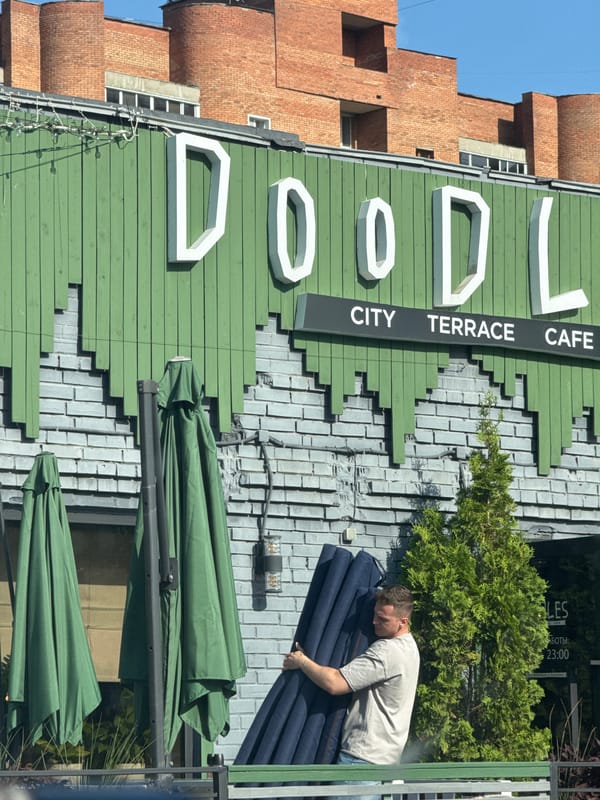 Woman spotted on balcony near Tolyatti cafe building