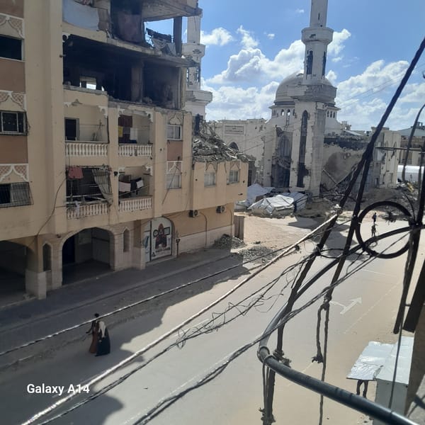 War damage and refugee camps documented in Khan Yunis
