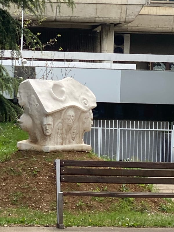 Everyday scenes documented in Podgorica: sculpture and traffic jam