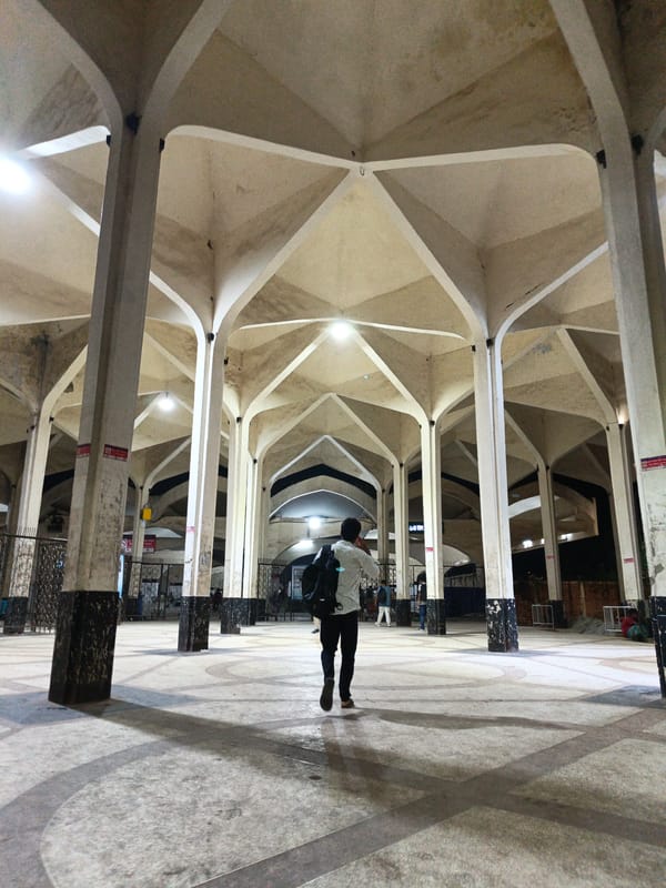 Kamalapur Railway Station, Dhaka — busy evening inside and out