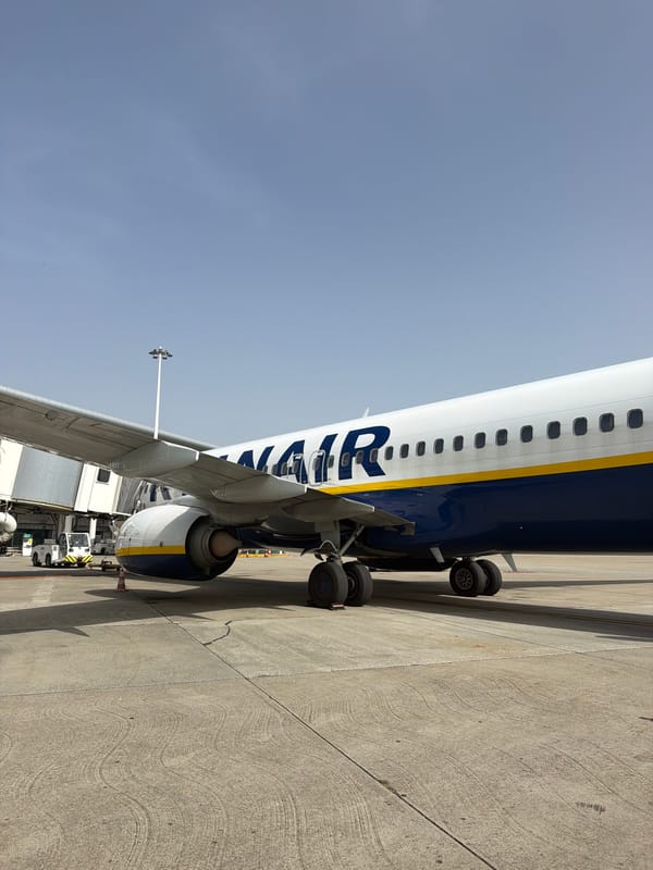 European Airlines Aircraft Observed During Ground Operations Near Porto