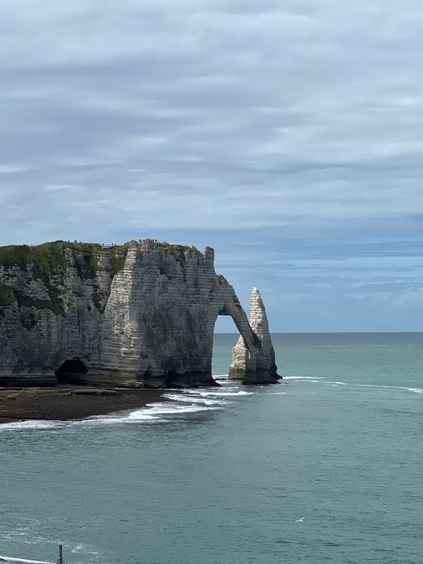 Tourists enjoy late morning visit to Étretat's iconic cliffs
