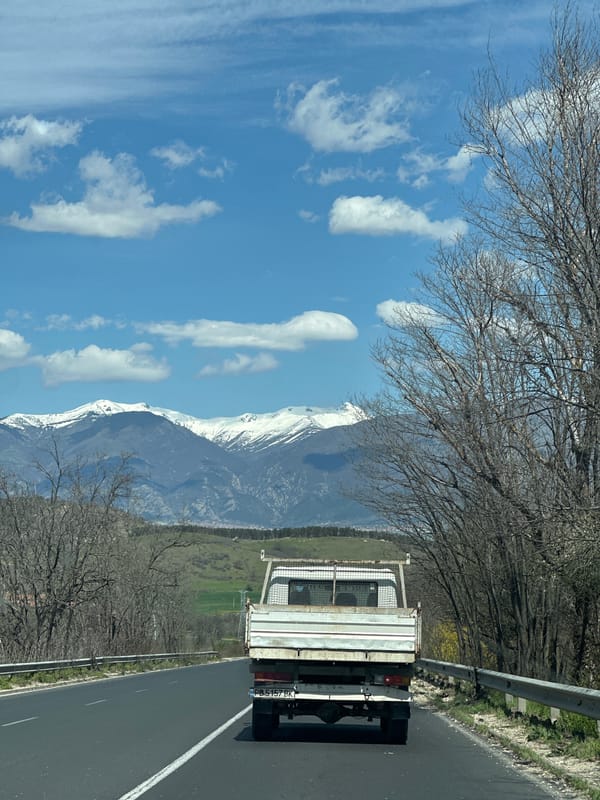 White truck spotted on road in Mihiltsi, Bulgaria