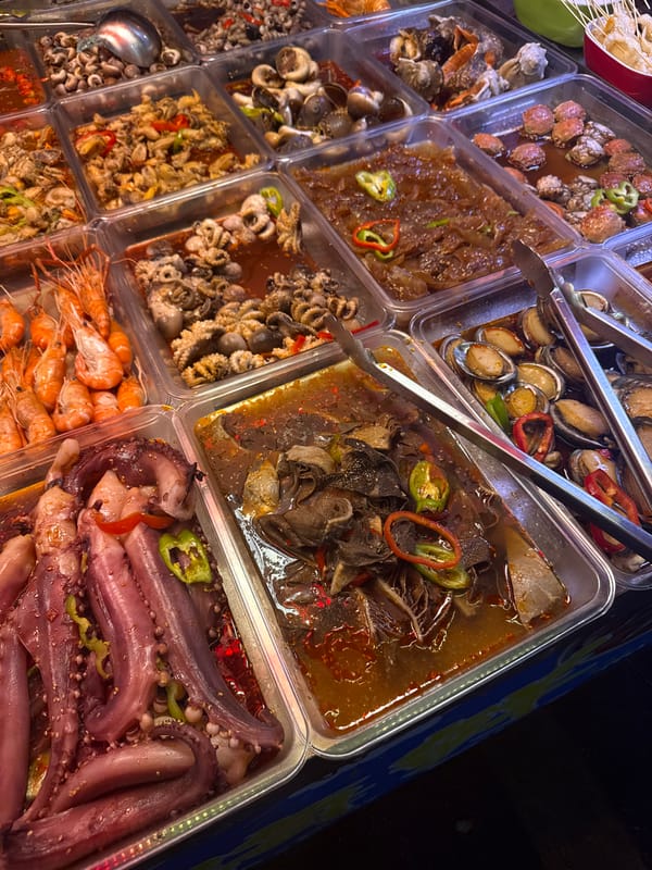 Evening stroll through Yiwu's illuminated streets and food markets