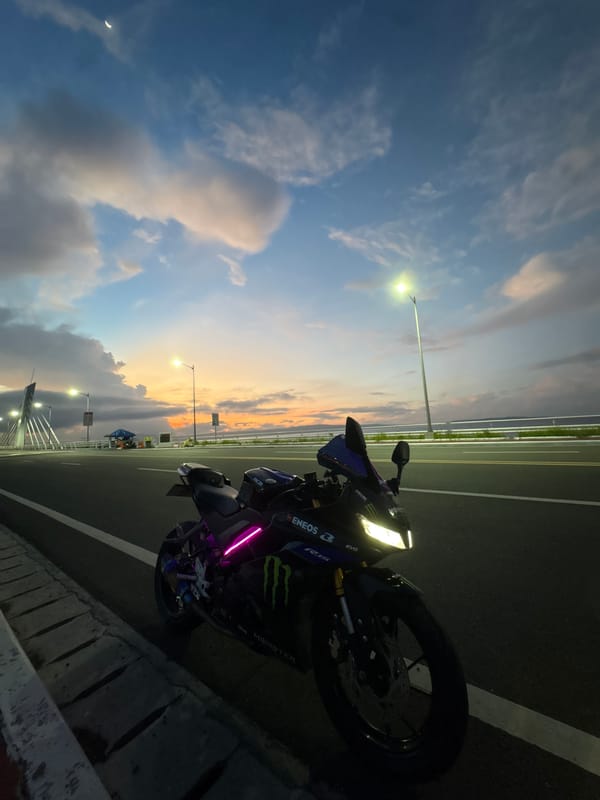 Motorcyclist documents twilight bridge ride in Davao City