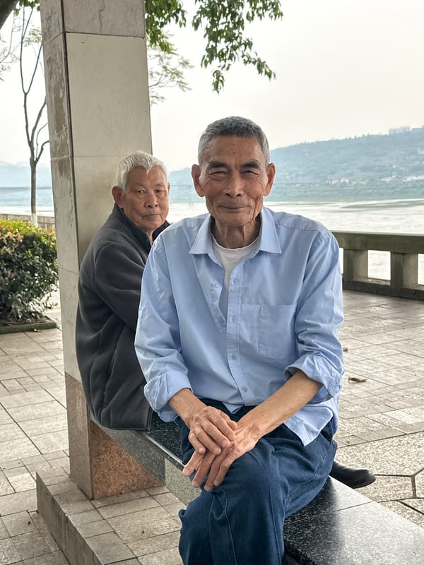 Morning life along Jiangjin waterfront captured in everyday moments