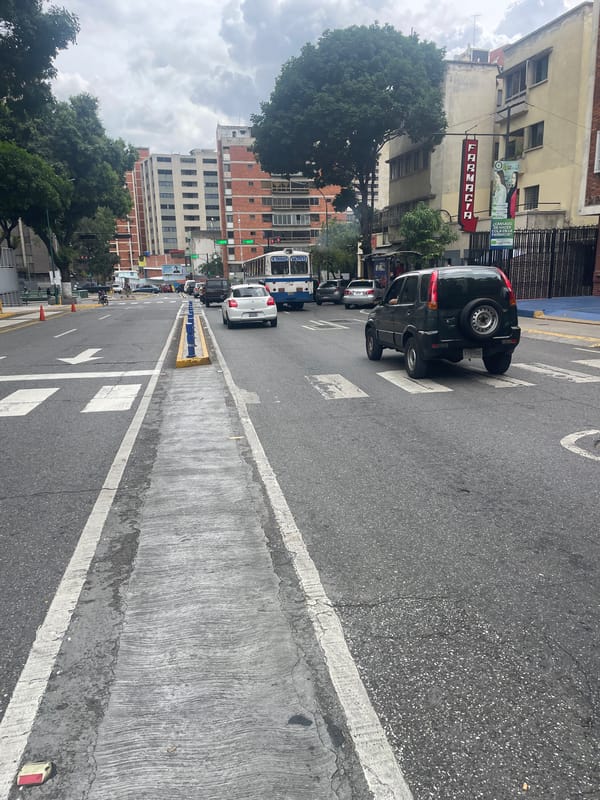 Traffic flows on multi-lane road in Caracas