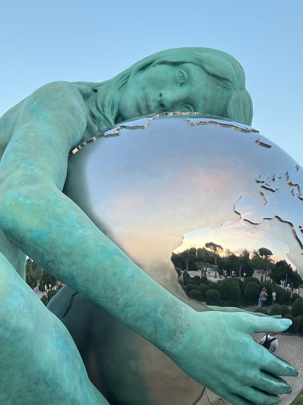 Krasnodar park sculpture draws visitors on a summer afternoon