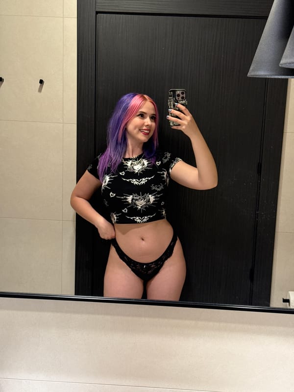 Casual street life and dining captured in Oviedo, Spain