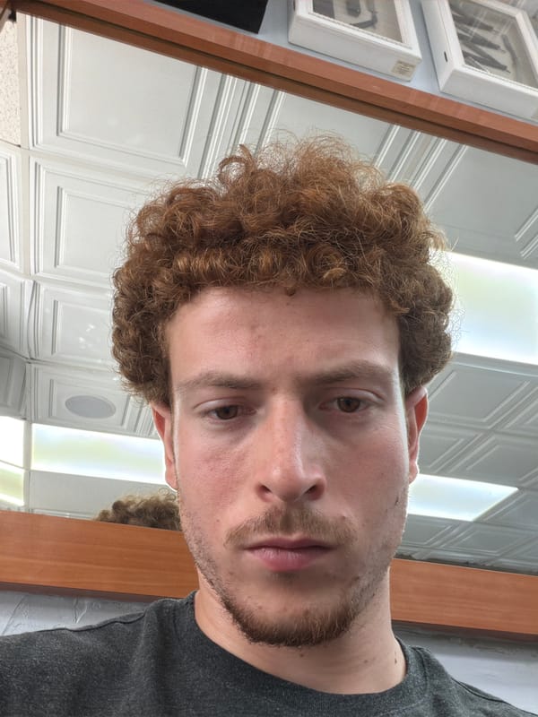 Man gets haircut, takes selfies at NYC barbershop