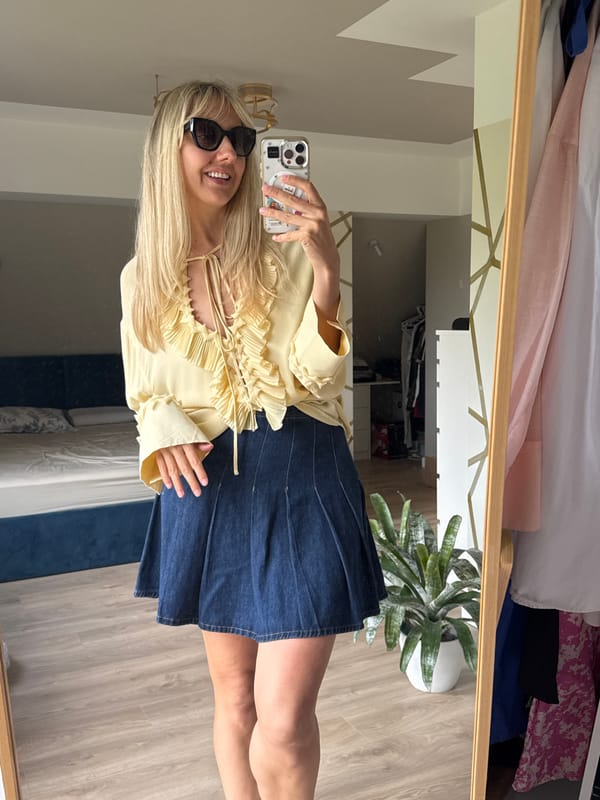 Lazy afternoon at home with pets and mirror selfies