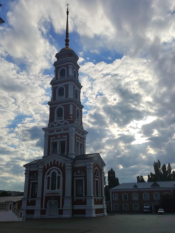 Witness documents Orthodox churches, urban decay in Saratov, Russia