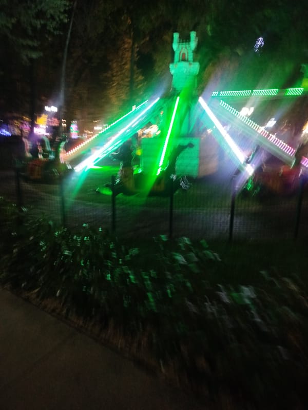 Nighttime lights and rides at a Tashkent amusement area