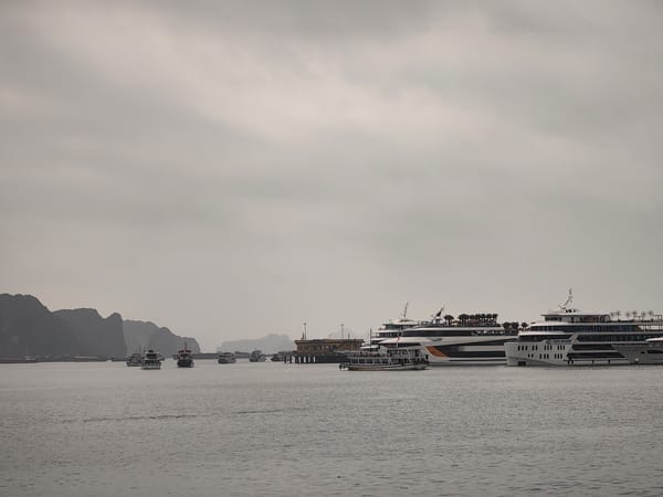 Morning scenes documented across Bai Chay Ward waterfront areas