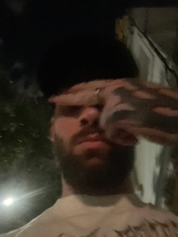 Tattooed person takes late-night selfies around Cordoba