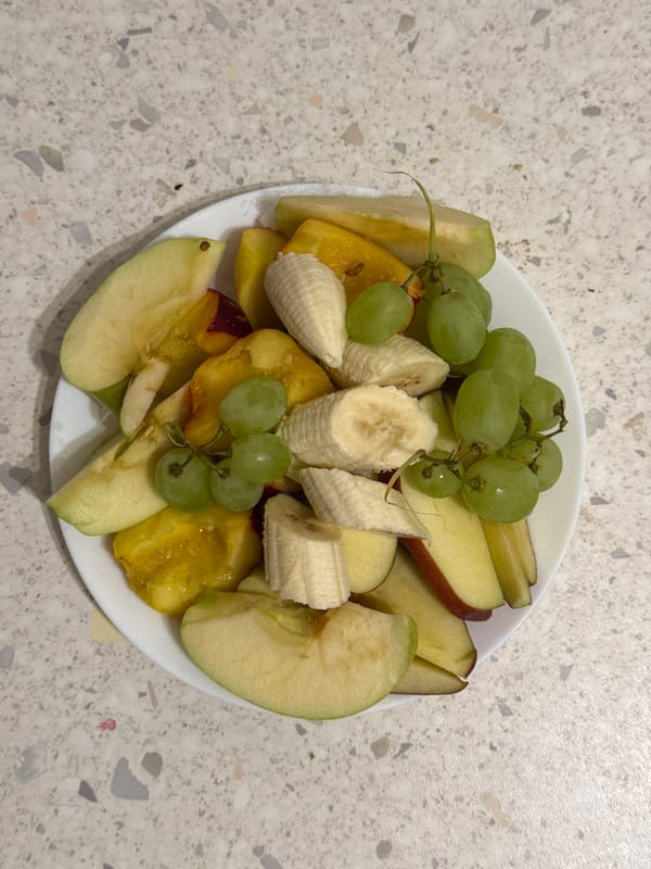 Casual Milan moments: fruit, street views, chocolate documented