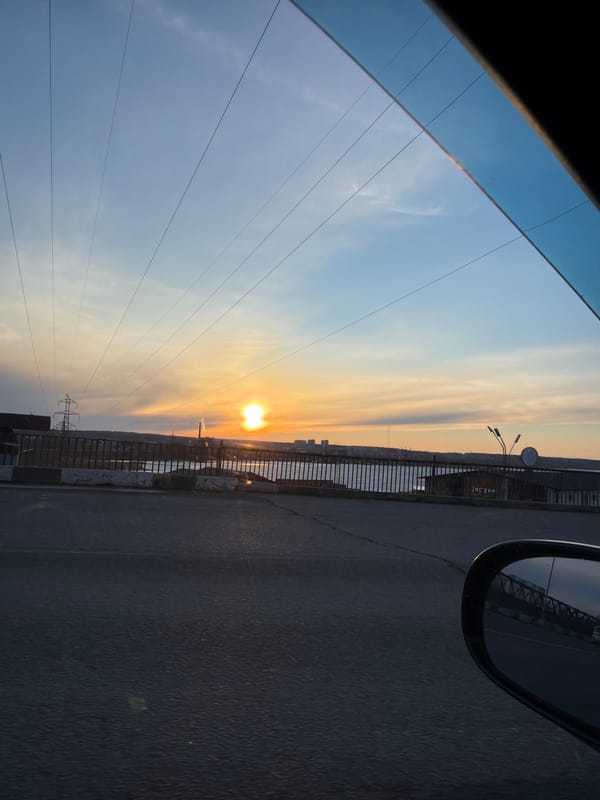 Motorist documents afternoon drive through Izhevsk, Russia