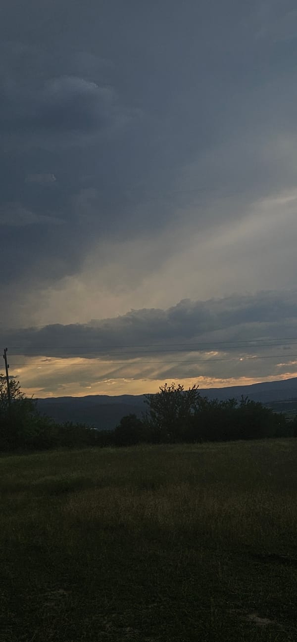 Nature photography session captures Bulgarian mountain pass at sunset