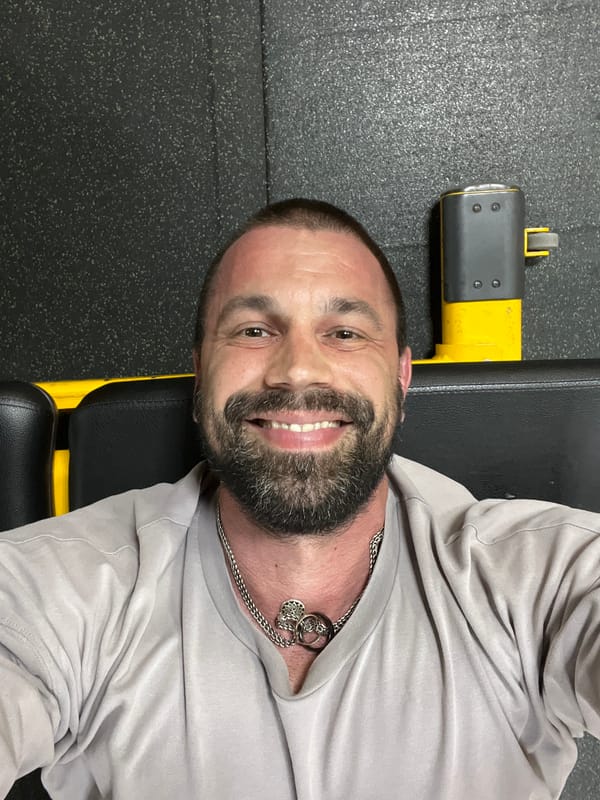 Man documents workout session at Yoshkar-Ola gym