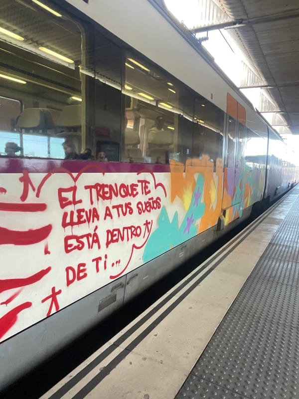 Graffitied train with dreams message spotted in El Prat