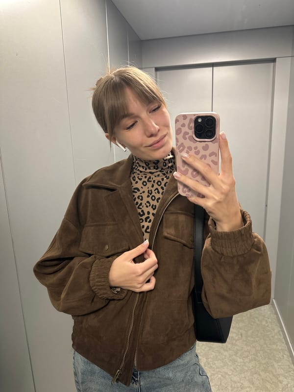 Casual selfie session across indoor and outdoor spots in Chaikovsky