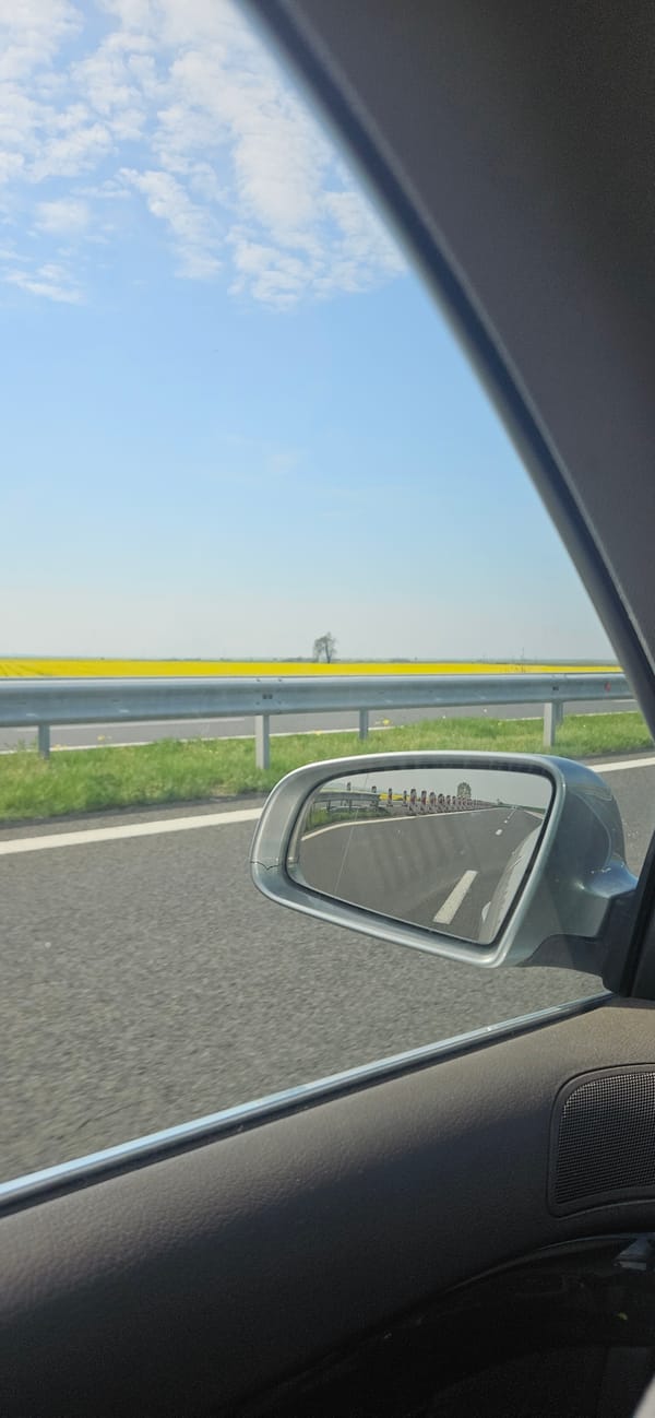 Clear sunny weather observed on Bulgarian highway